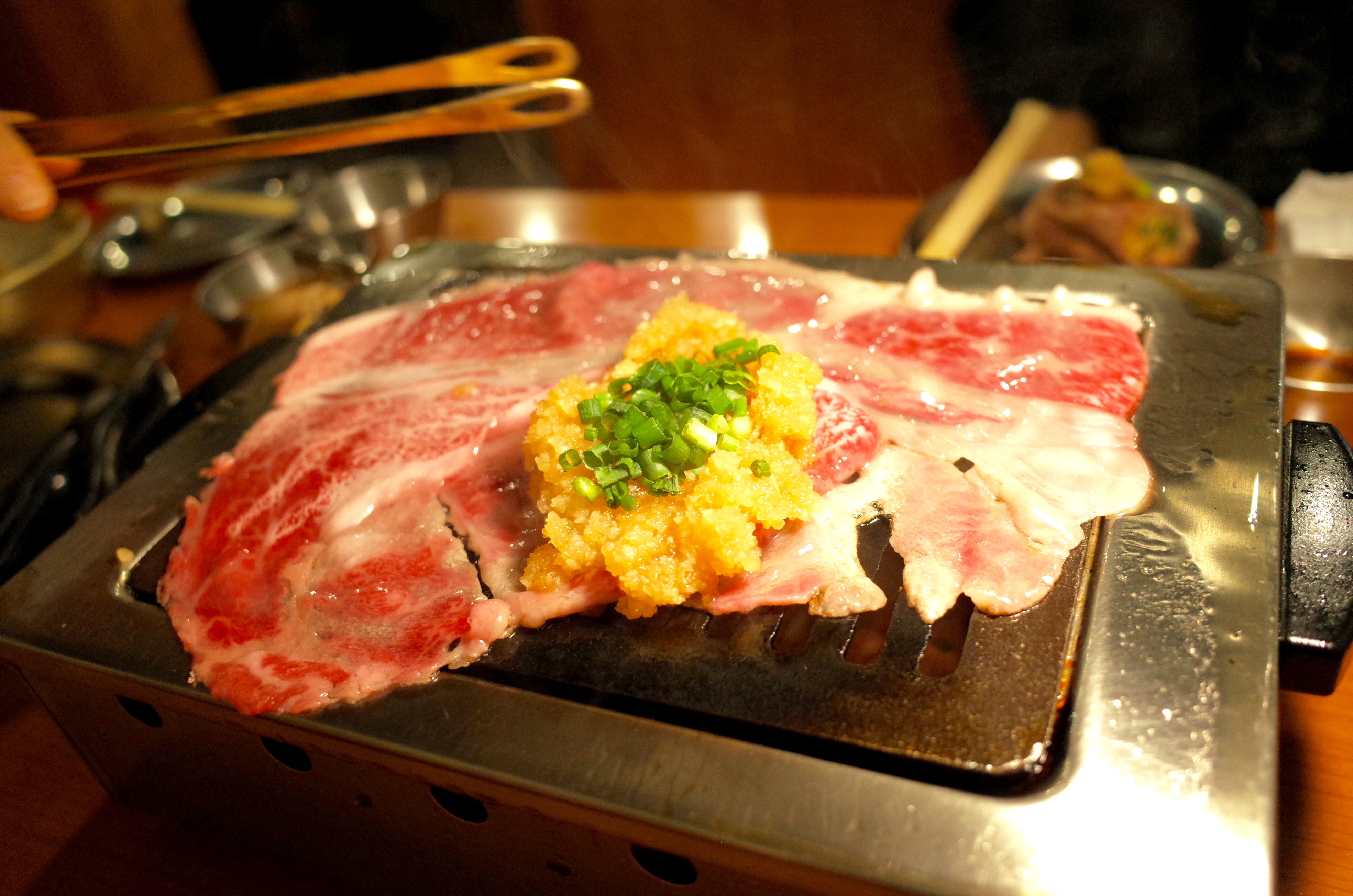 パティシエがいる焼肉屋「せいご 名駅西口店」の三秒ロースが口に入れるととろけてもう幸せ クリエイティブモグモグ