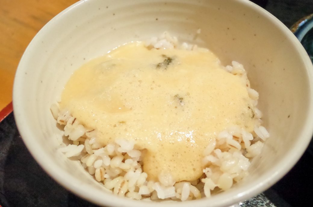 泰山(たいざん)の麦とろご飯