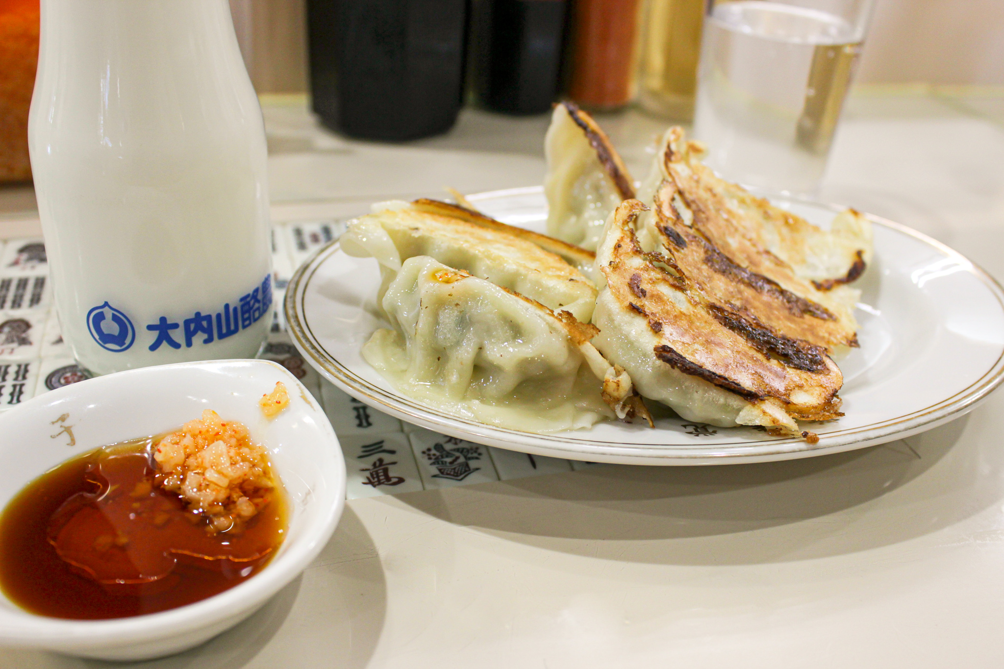 メニューは焼き餃子のみ!!創業から半世紀以上続く四日市の餃子専門店